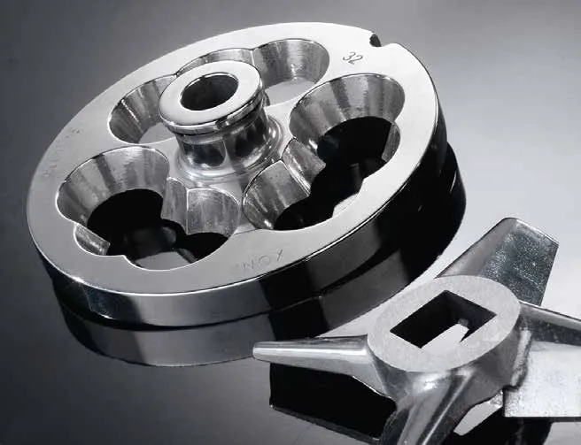 Mincer plate and knife assembly on a neutral surface